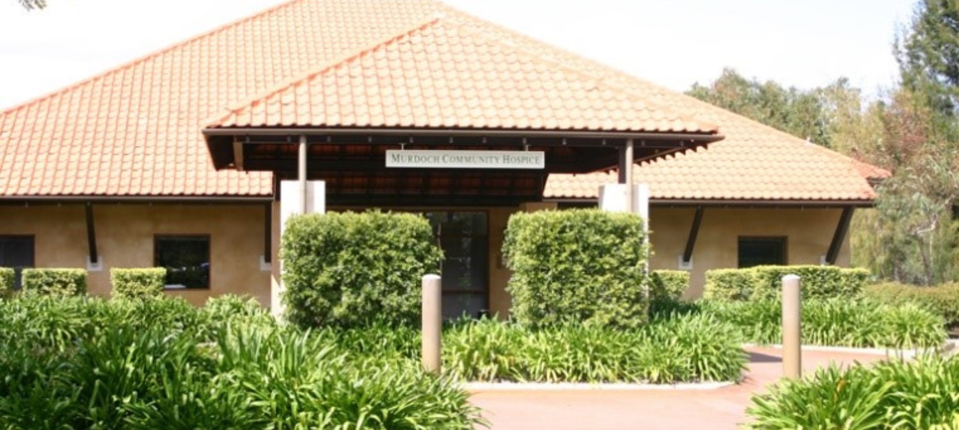 Photo of the entrance of St John of God Murdoch Community Hospice